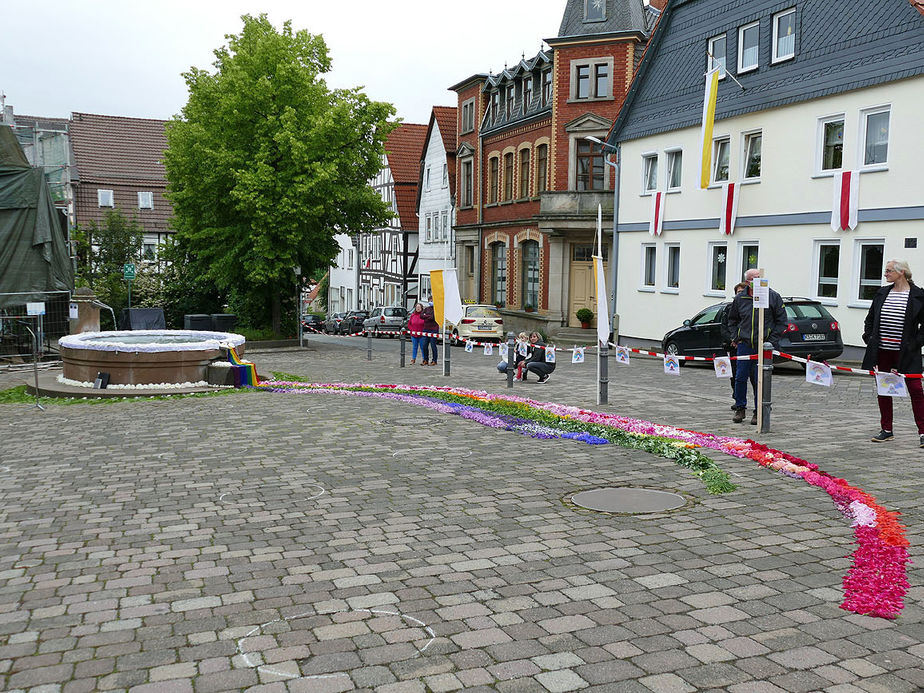 Bluemteppich auf dem Naumburegr Marktplatz (Foto: Karl-Franz Thiede)